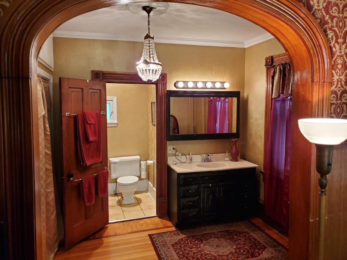 Historic Victorian Inn 수폴스 외부 사진