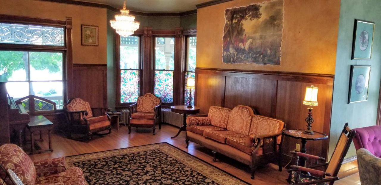 Historic Victorian Inn 수폴스 외부 사진
