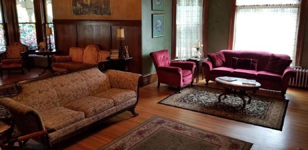 Historic Victorian Inn 수폴스 외부 사진